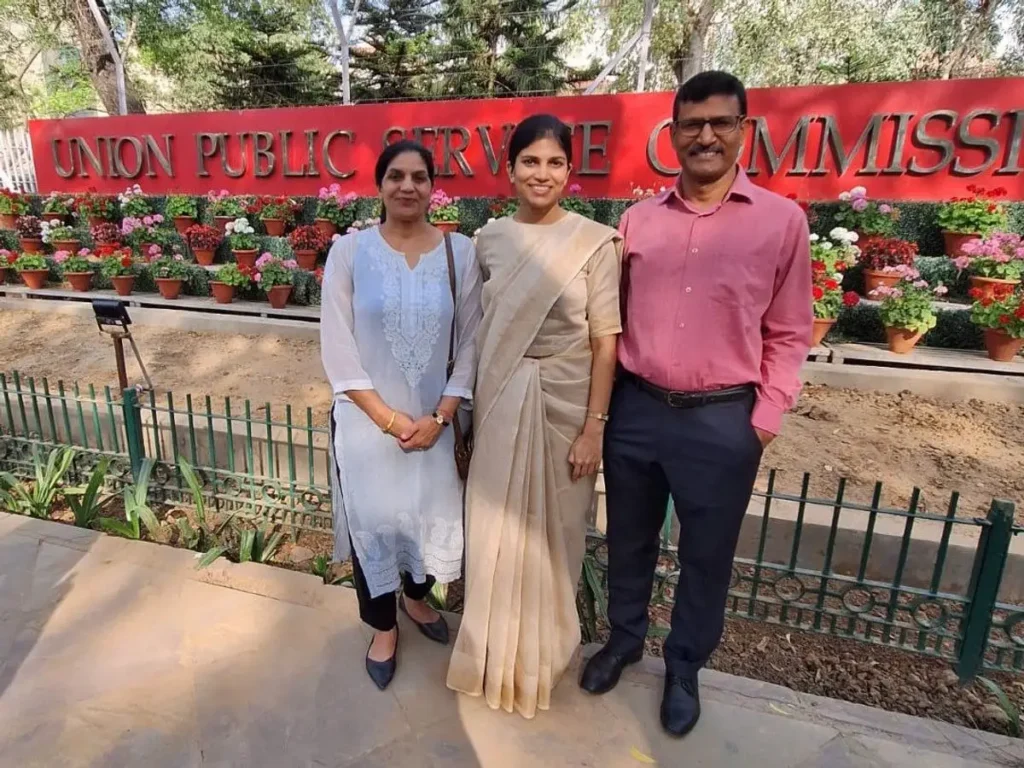 ADITI YADAV IAS With His Parents