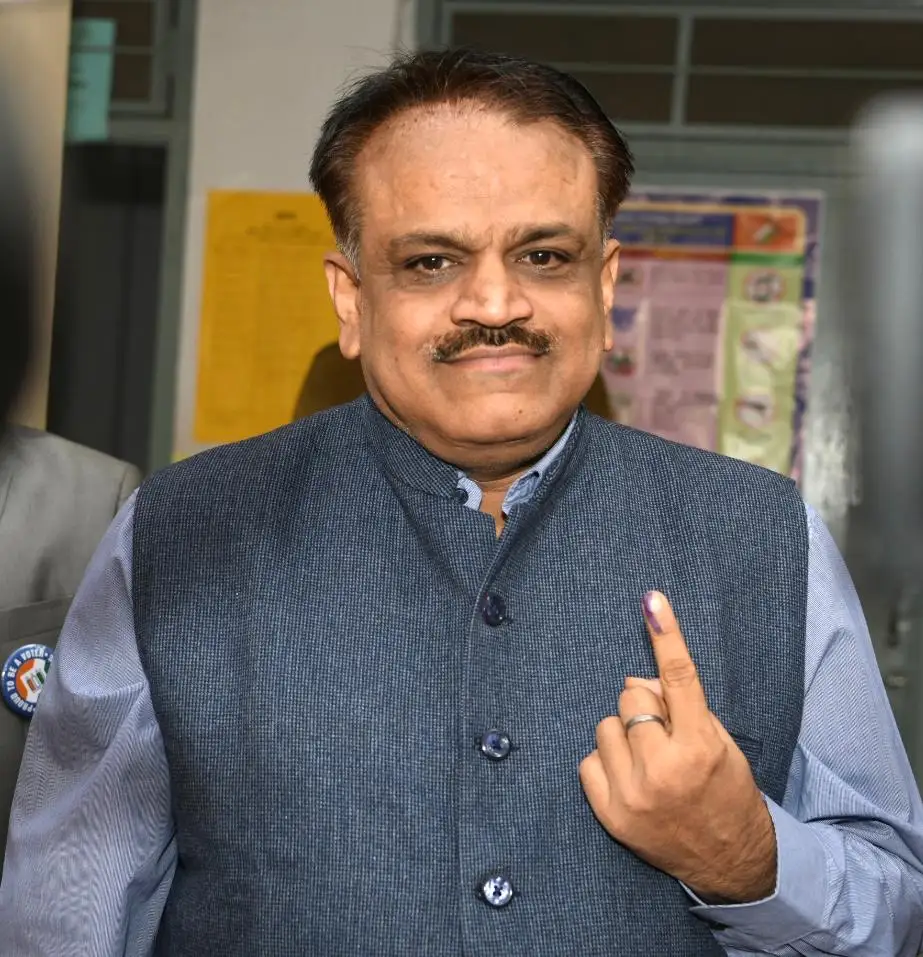 PRAVEEN GUPTA IAS Biography