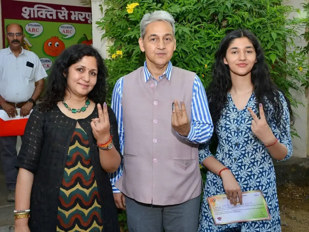 SUDHANSH PANT IAS With His Wife And Daughter