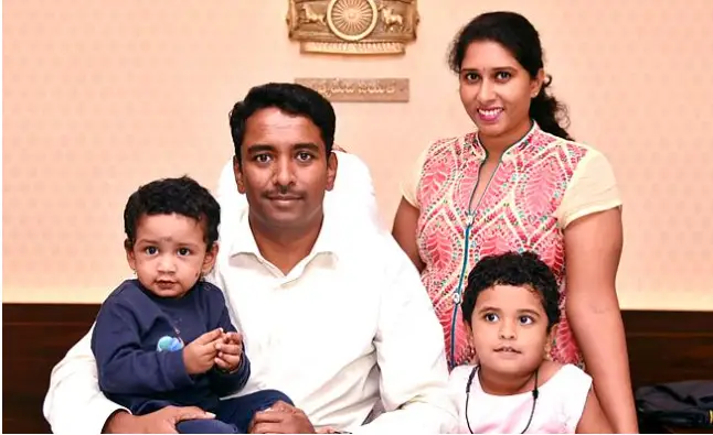 Dr. Lakshmisha G. IAS With His Wife And Childrens