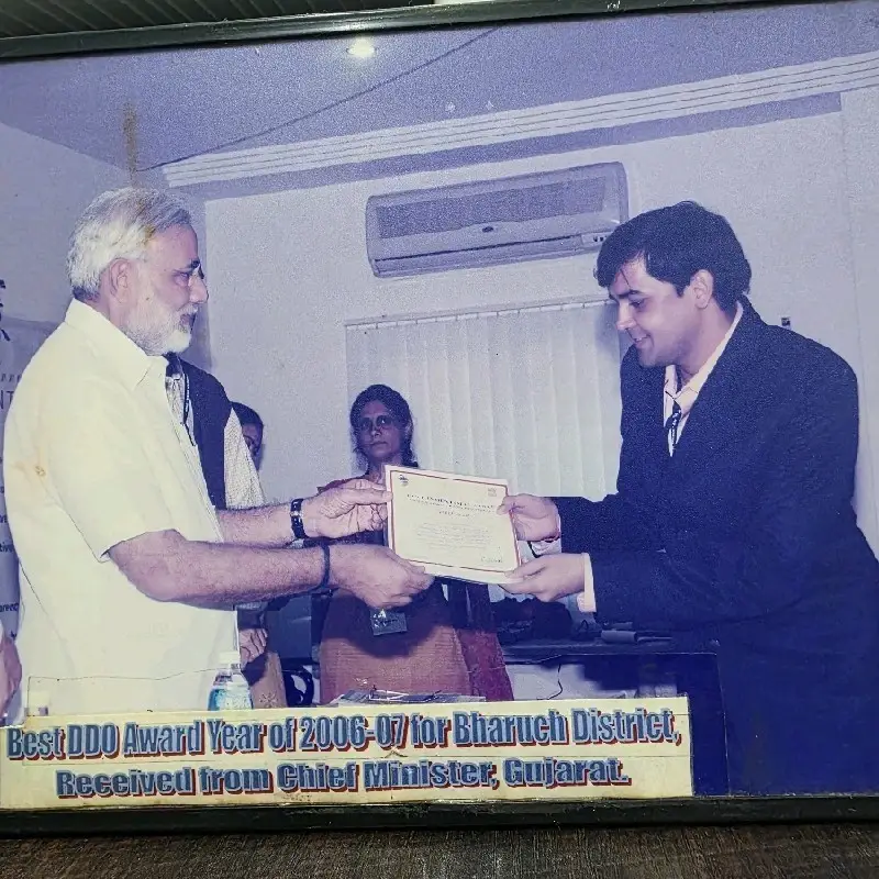 Lochan Sehra IAS Received Best DDO Award