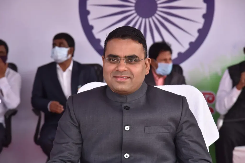 Vivek Yadav IAS