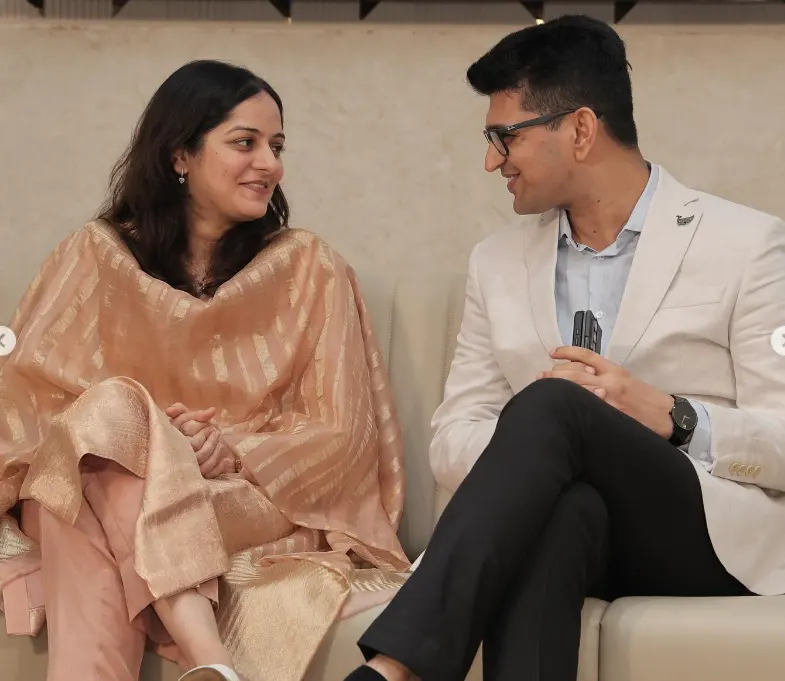 Jagdish Bangarwa IPS With His Wife