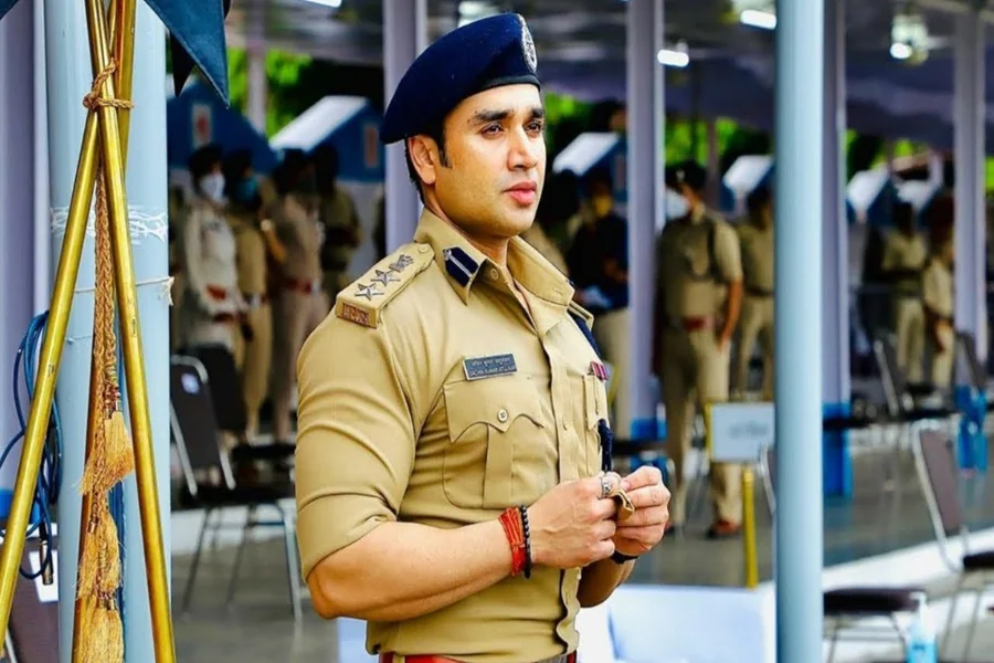 salary of ips officer